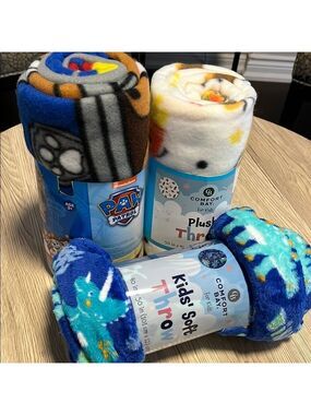 Set of 3 blankets. 1 Nickelodeon Paw Patrol Kids Plush Throw 2 Comfortable Bay